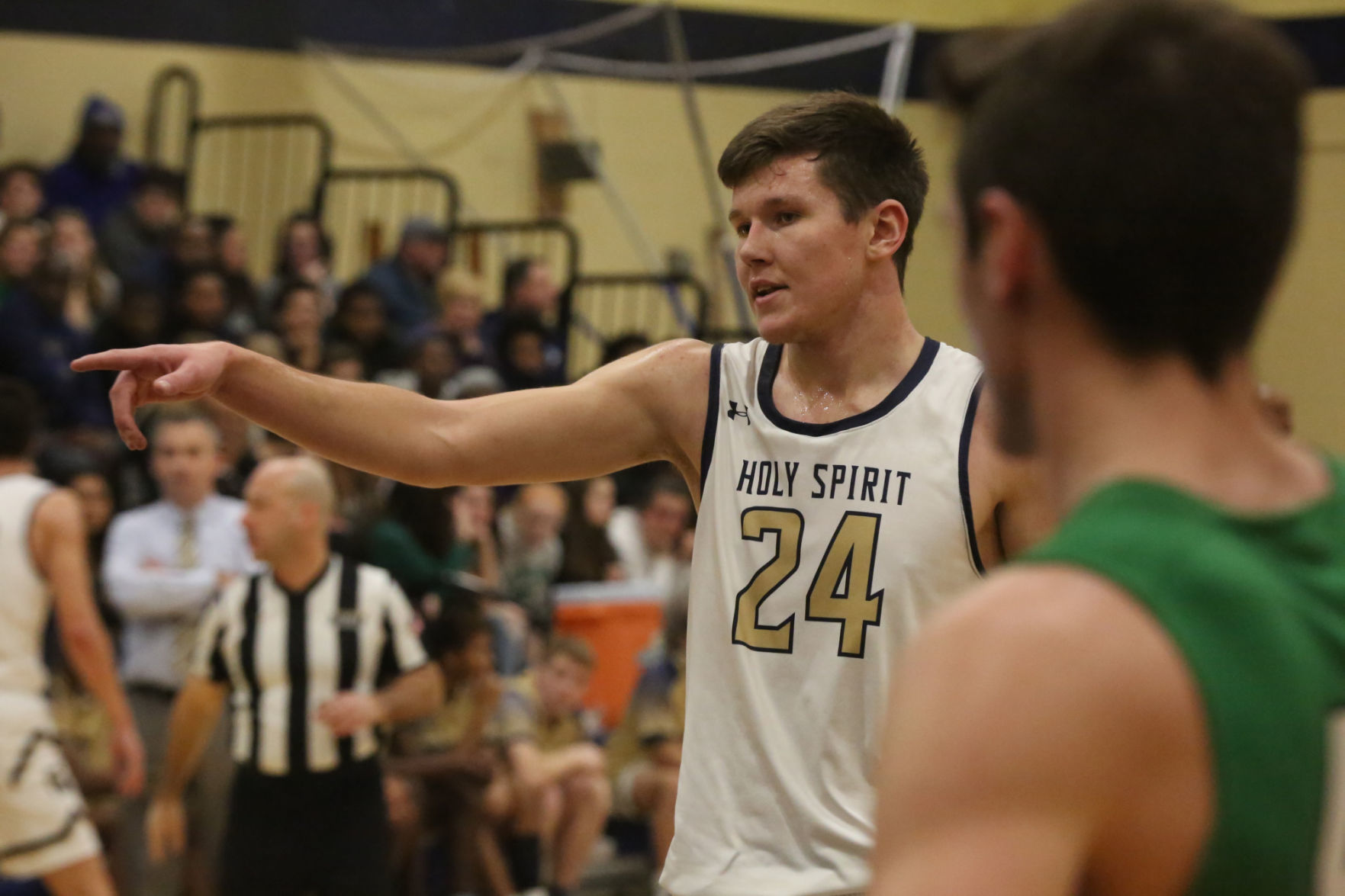 Holy Spirit Mainalnd boys basketball